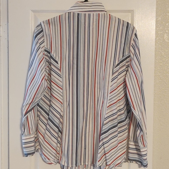 Classy striped button down - Picture 4 of 4